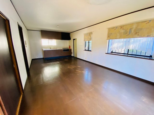 八街市滝台　中古戸建の居間・リビング