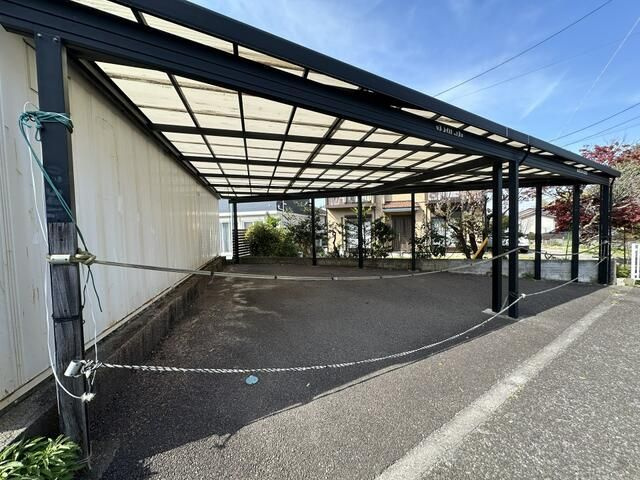 下大槻貸作業所・倉庫の駐車場