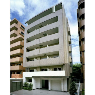 【外観】 | 鉄筋コンクリート造のがっちりとした建物。