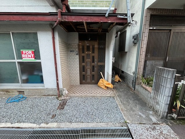 南大伴町貸家のエントランス
