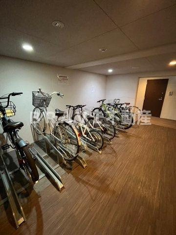 セレニテ本町グランデ　BRAVI不動産のその他共用部分|【セレニテ本町グランデ】各フロアに自転車置き場あり