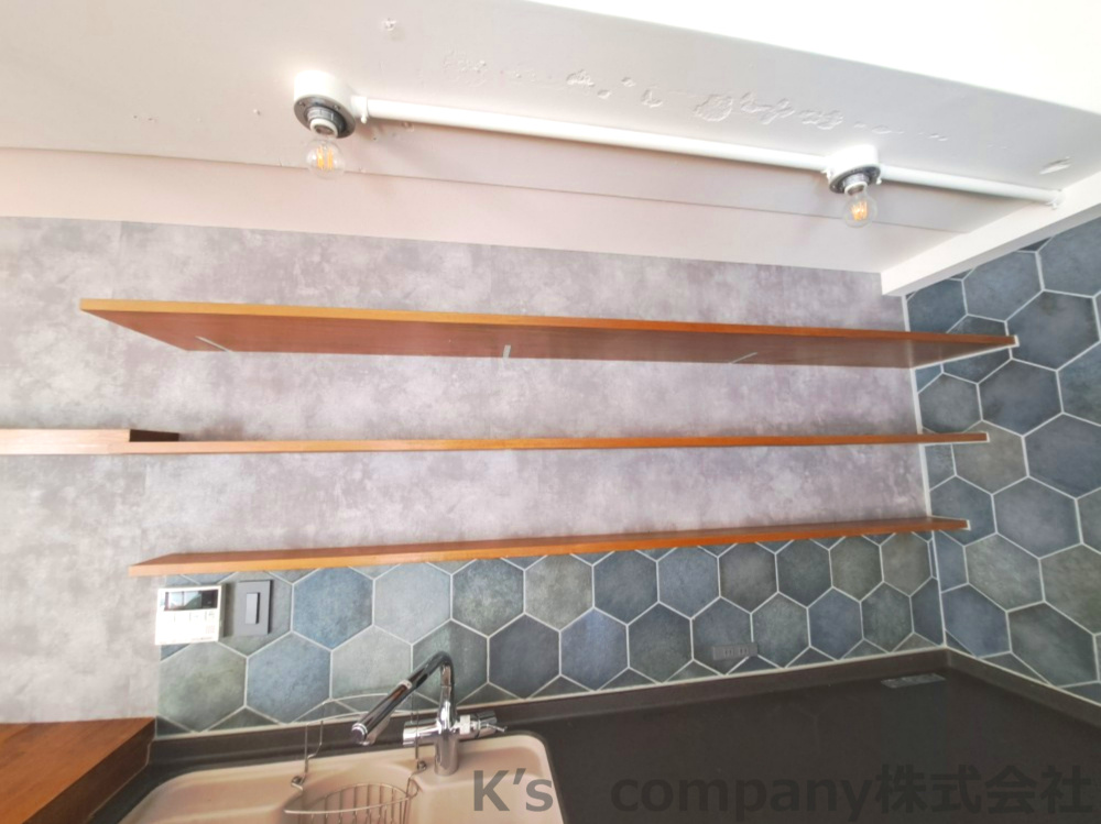 茅ヶ崎市柳島海岸　クリオ茅ヶ崎柳島海岸の収納|見せる収納でお気に入りの食器などもディスプレイ可能です☆