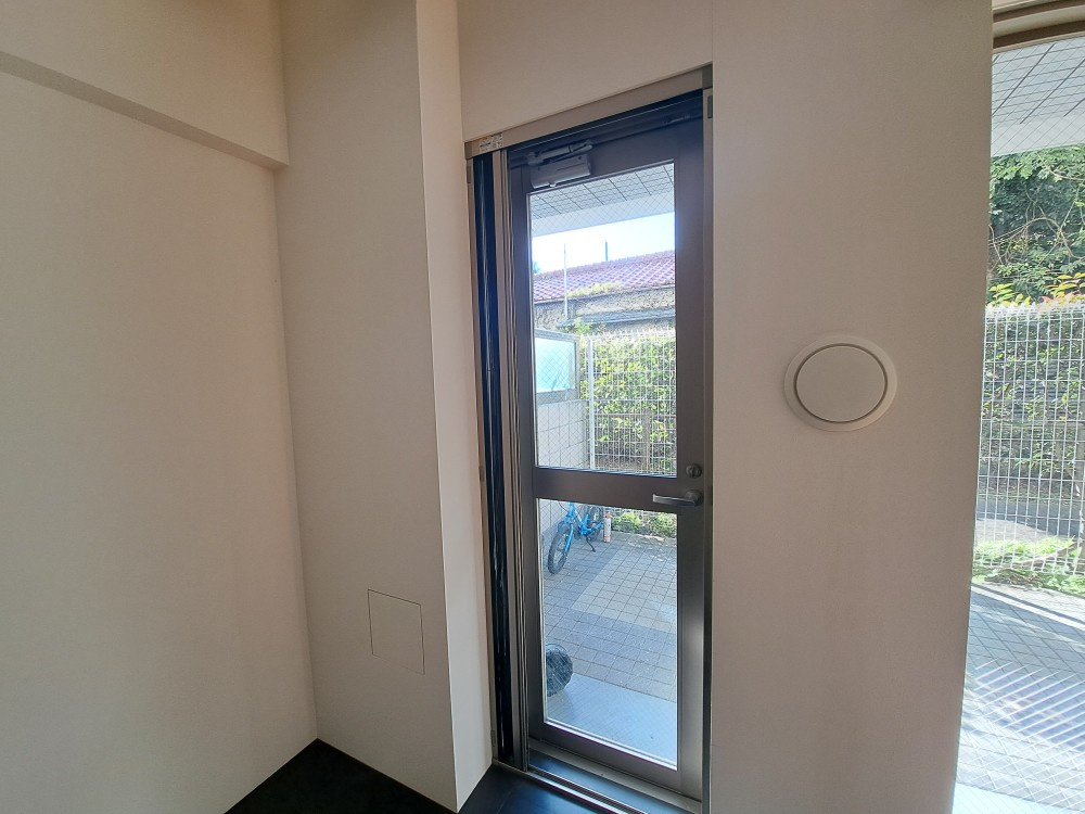 茅ヶ崎市柳島海岸　クリオ茅ヶ崎柳島海岸のその他|バルコニーにつながる勝手口です☆