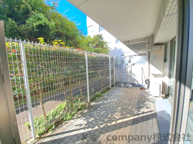 茅ヶ崎市柳島海岸　クリオ茅ヶ崎柳島海岸の庭|バルコニーからは緑を眺められ、日当たりも良好です♪