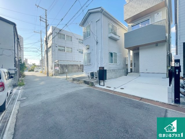 神戸市須磨区村雨町　新築未入居の前面道路含む現地写真|周辺は閑静な住宅街！前面道路広々で車の出し入れも便利です。駐車が苦手な方でも安心して車庫入れできます！