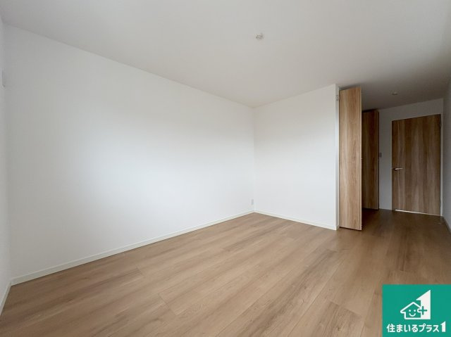 神戸市須磨区村雨町　新築未入居の洋室|シンプルな洋室は、自分好みのインテリアが楽しめます♪ご家族とインテリアや家具を選びに行くのは購入時の醍醐味の一つです。ぜひお楽しみください♪