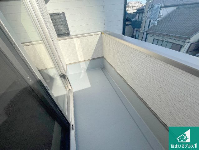 神戸市須磨区村雨町　新築未入居のバルコニー|ワイドバルコニーは洗濯物を干すスペースが広いのでご家族が多くても安心！