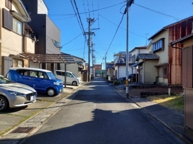 売土地　静岡市駿河区緑が丘町の前面道路含む現地写真