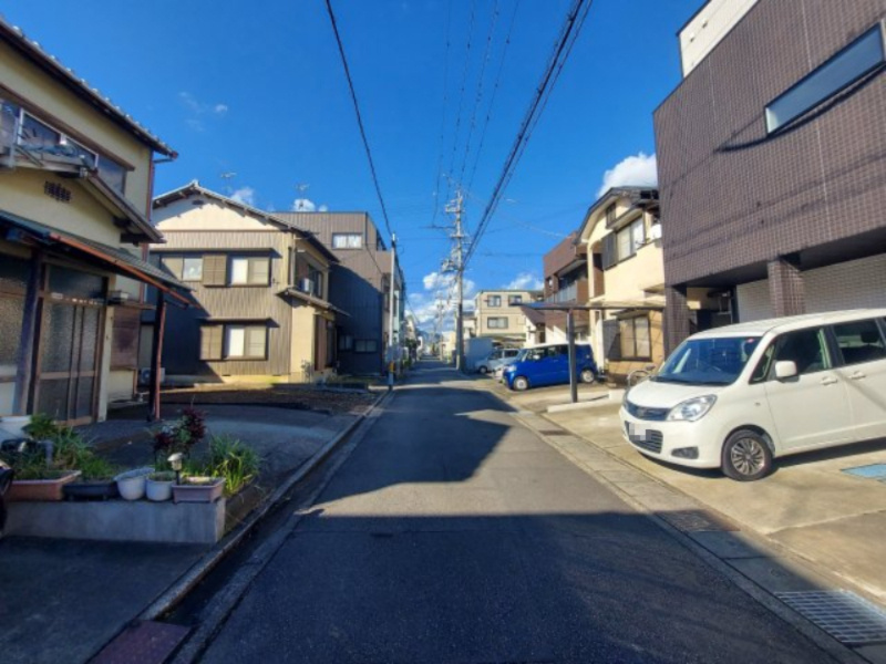 売土地　静岡市駿河区緑が丘町の前面道路含む現地写真