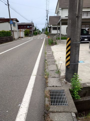 【前面道路含む現地写真】 | 頸城区百間町中古住宅