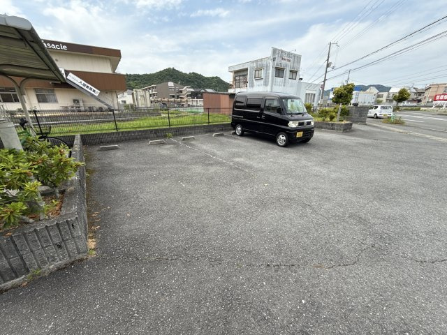 ハイツコスモスの駐車場