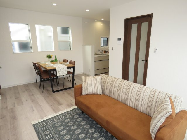 川越市氷川町　新築戸建ての居間・リビング