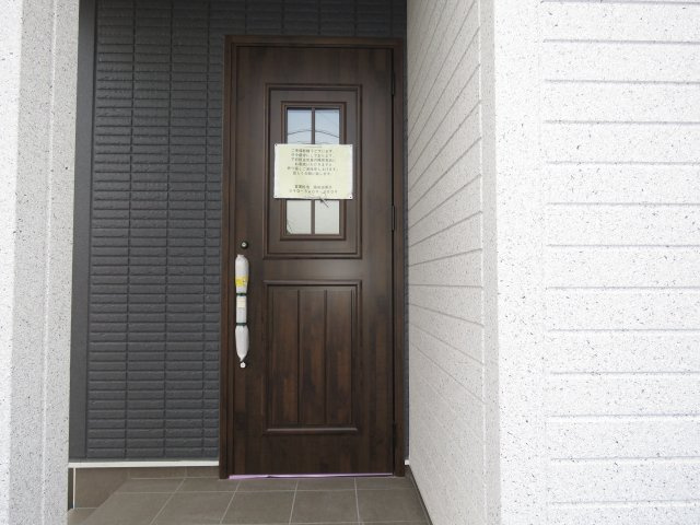 川越市氷川町　新築戸建ての玄関