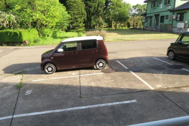ハイツシオンの駐車場