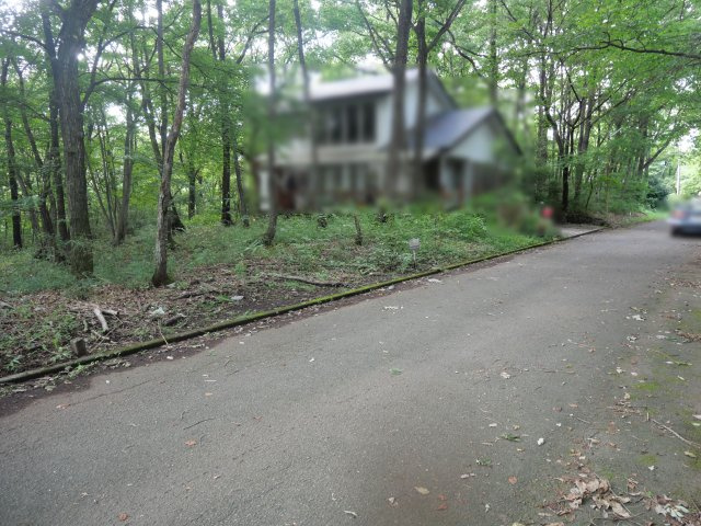 玉取平別荘地①の前面道路含む現地写真