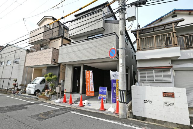 リーブルガーデン南塚口町5丁目新築一戸建て│2LDK+2S│駐車1台可（ビルトインガレージ）の外観|プライバシー性の高い快適空間の2階LDKのお家で新生活を始めませんか？皆様からのご連絡を心よりお待ちしております。