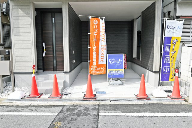 リーブルガーデン南塚口町5丁目新築一戸建て│2LDK+2S│駐車1台可（ビルトインガレージ）の駐車場|大切なお車を雨や風から守れるビルトインガレージです。