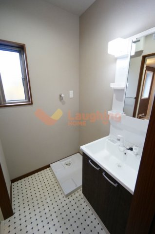 アウトリメッサの洗面所|明るい洗面所です