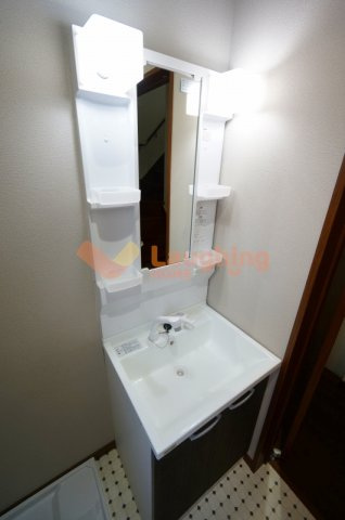 アウトリメッサの洗面所|明るい洗面所です