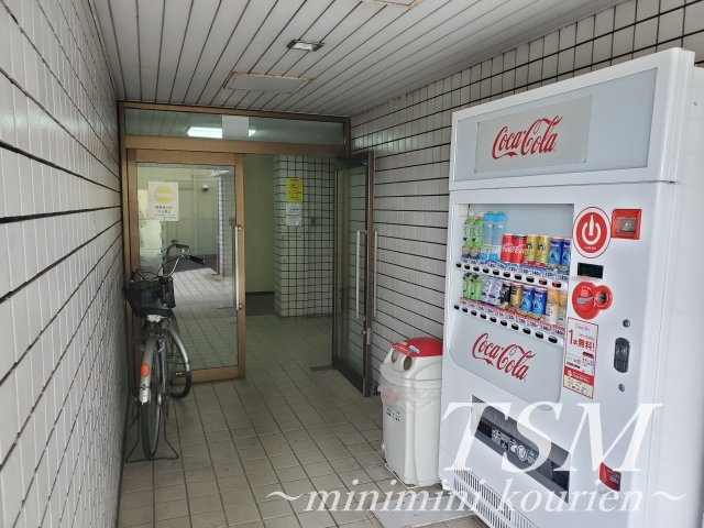 枚方市星丘１丁目の賃貸マンションのエントランス