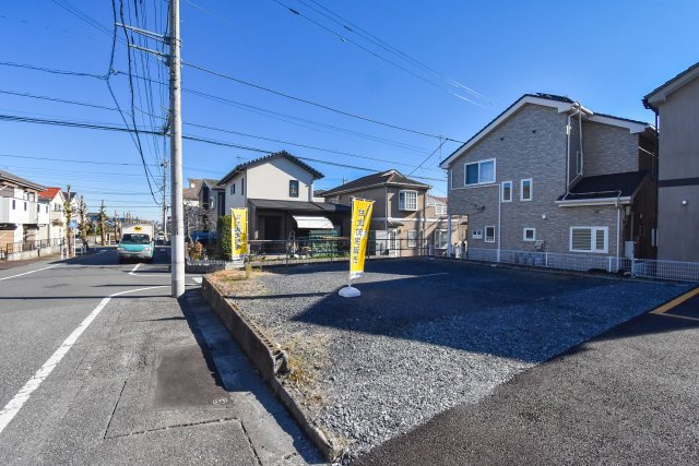 川越市諏訪町の売地の外観|区画整理地内の整頓された街並みの一角、34.6坪の整形地です。
資料請求や現地案内など、お気軽にお問い合わせください。