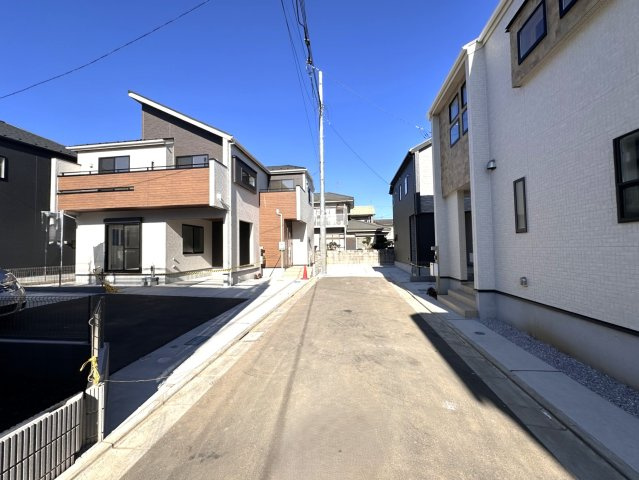 月々８万円台～　新築戸建　川越市的場5期の前面道路含む現地写真