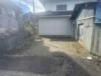 【駐車場】 | 建物の裏にある駐車場