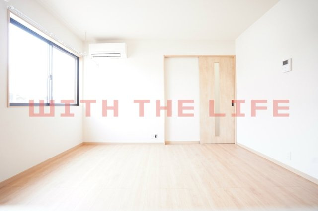 FLOW津福駅前【キャンペーン対象物件】の居間・リビング|ゆったり過ごせるリビングです