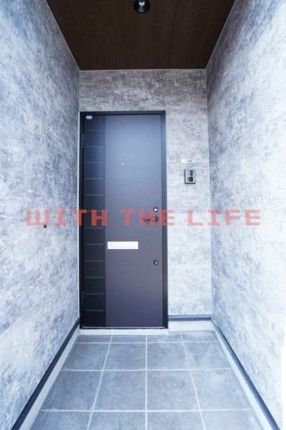 FLOW津福駅前【キャンペーン対象物件】のエントランス|ゆとりのあるエントランスです