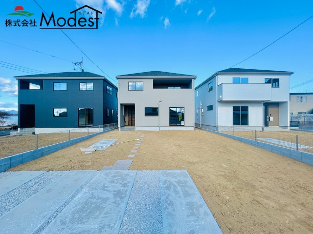 伊勢崎市東上之宮町の前面道路含む現地写真|駐車スペース3台確保！
