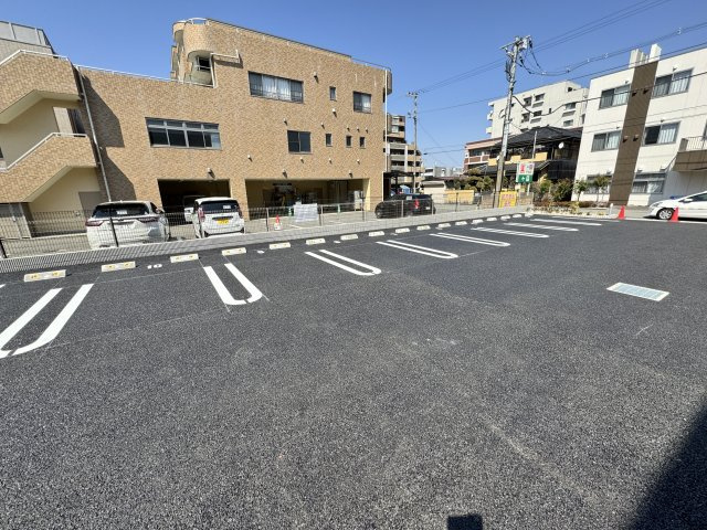 オーベン中神の駐車場