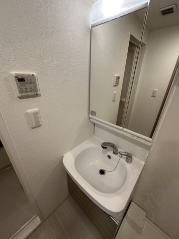 プレサンス梅田の独立洗面台