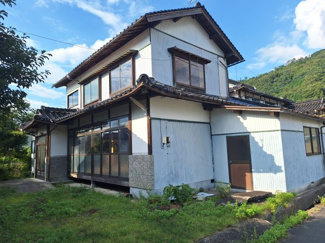 【外観】 | 鳥取県八頭郡八頭町小別府　中古戸建て