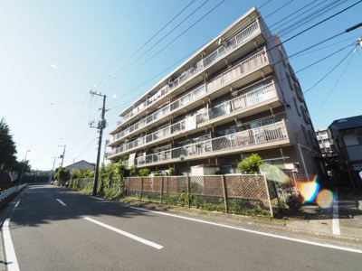 【外観】 | ライオンズマンション長津田第2 | ◆その邸が魅せる、気品・上質・重厚感・極細やかさ、そのすべては訪れた者に安らぎと品性を与える特別な空間です。ここに住むからこそ意味がある。すべての（始まり）をここから迎えます。