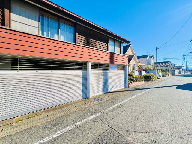 前橋市天川大島町３丁目の前面道路含む現地写真|車の通りも少なく安心♪ビルトインガレージ付きで駐車も楽々♪