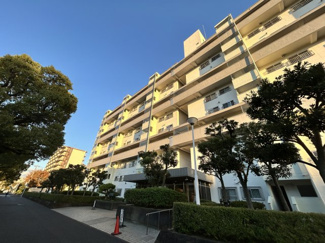 【外観】 | 忙しく過ぎゆく日常を置き去るほど、ゆったりした時間が流れる住環境♪♪『快適』は「家」と「街」と「環境」が調和した時に訪れるだと改めて感じさせてくれます。時間の経過と共に味わいが出る素敵な空間へ！！