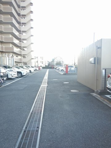 モア・クレスト赤羽1番館の駐車場