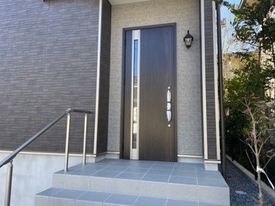 【エントランス】 | 富里市日吉台ＩＶ-１号棟 | 即日のご見学も可能です。お気軽に0476-37-3888までお問合せ下さい。
