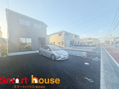 【外観】 | 八王子市楢原　最終1棟！ | 外壁が周囲の街並みと青空に生えるお洒落な仕上がり！周囲には高い建物のないエリア。青い空が大きく感じますね。