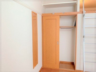 レオパレスセリバテール仁川の収納