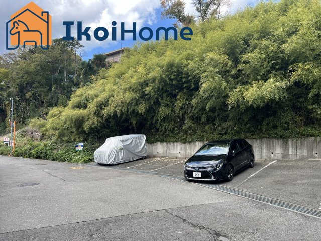 明石市藤江若林　土地の前面道路含む現地写真|"前面道路は6M幅で広々しています。駐車がし易く、車の対面のすれ違いも楽にできます。
"