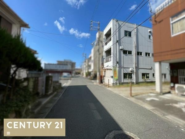 海南市名高　店舗付住宅の前面道路含む現地写真