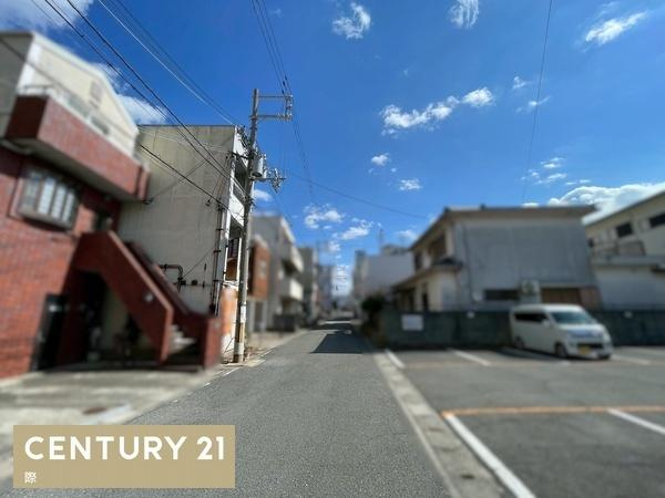 海南市名高　店舗付住宅の前面道路含む現地写真
