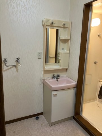 リバーサイド城田Aの洗面所|スペースが確保できる洗面所です