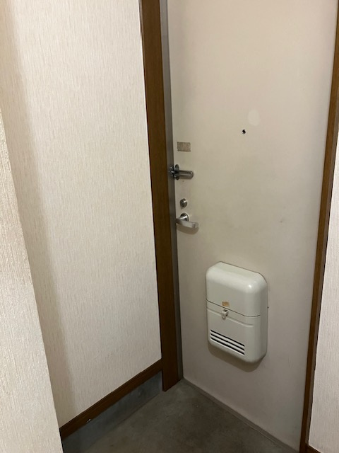 リバーサイド城田Aの玄関