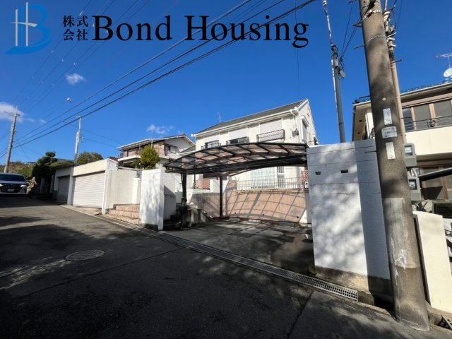 敷地広々89坪以上　山手台3丁目　築41年の前面道路含む現地写真