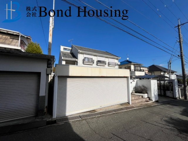 敷地広々89坪以上　山手台3丁目　築41年の前面道路含む現地写真