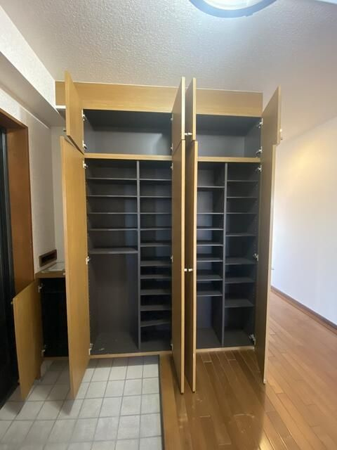 ヨシワガーデンの玄関