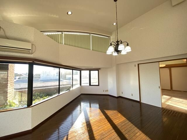 ヨシワガーデンの居間・リビング