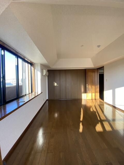 ヨシワガーデンの居間・リビング